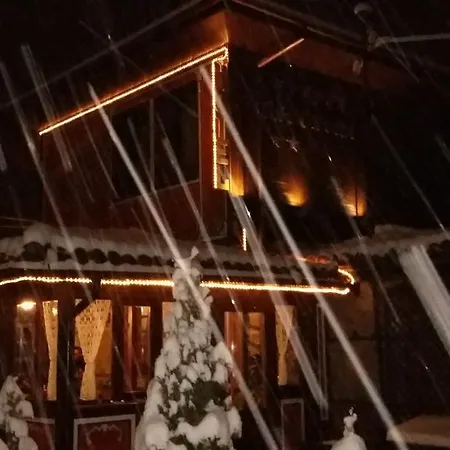 Chuchura Family Hotel 2*